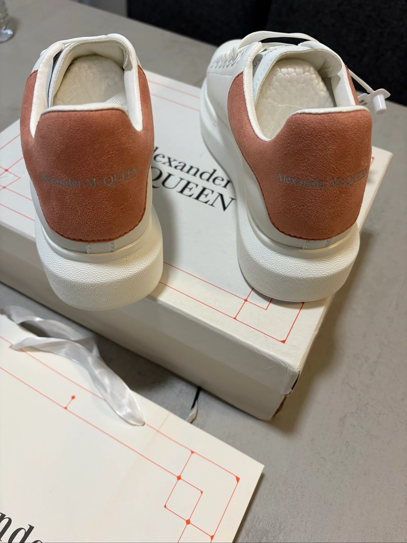 Sapatilhas Alexander McQueen - maat 38 – photo 6